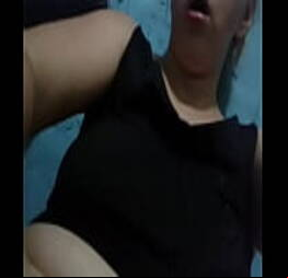 Putinha thati batendo siririca3